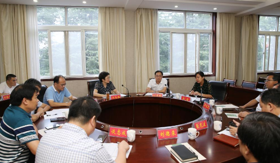 南阳理工学院副校长王玉磊一行来信阳师范学院考察交流