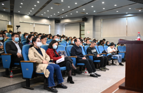 湖北省心理健康教育专家杨子云应邀来校讲学