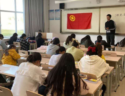 教育学院团总支组织开展 “了解脱贫攻坚战”主题团日活动