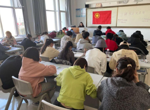 教育学院团总支组织开展 “了解脱贫攻坚战”主题团日活动