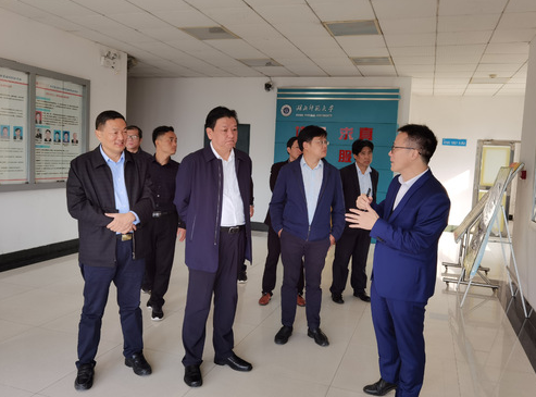 万红一行实地考察化学化工学院