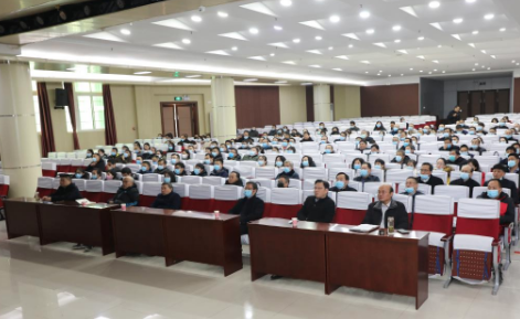 机关教职工集中观看抗美援朝纪录片《为了和平》
