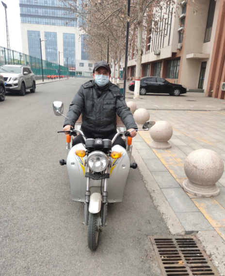 江海安：主动请缨进校工作克服困难保障服务